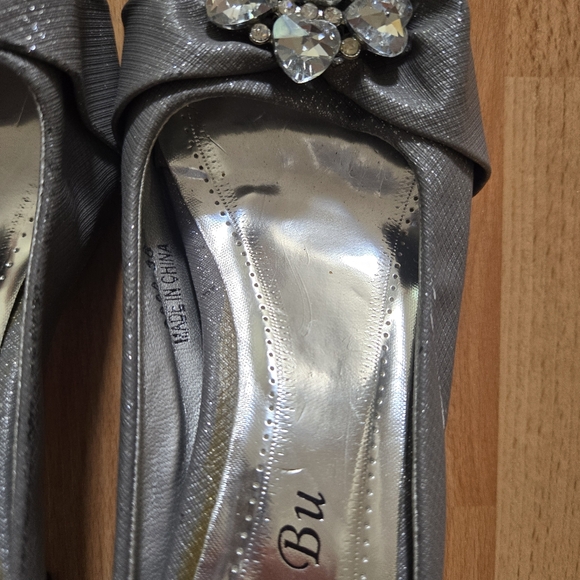 BNWOT grey silver sparkle kitten heel jewelled slip on high heeled shoes size 36 - Picture 6 of 9